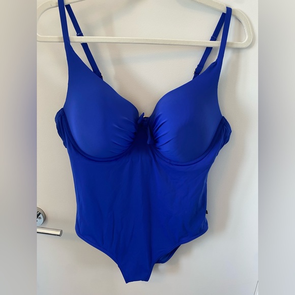 Bra top one piece swim suit - Picture 2 of 3